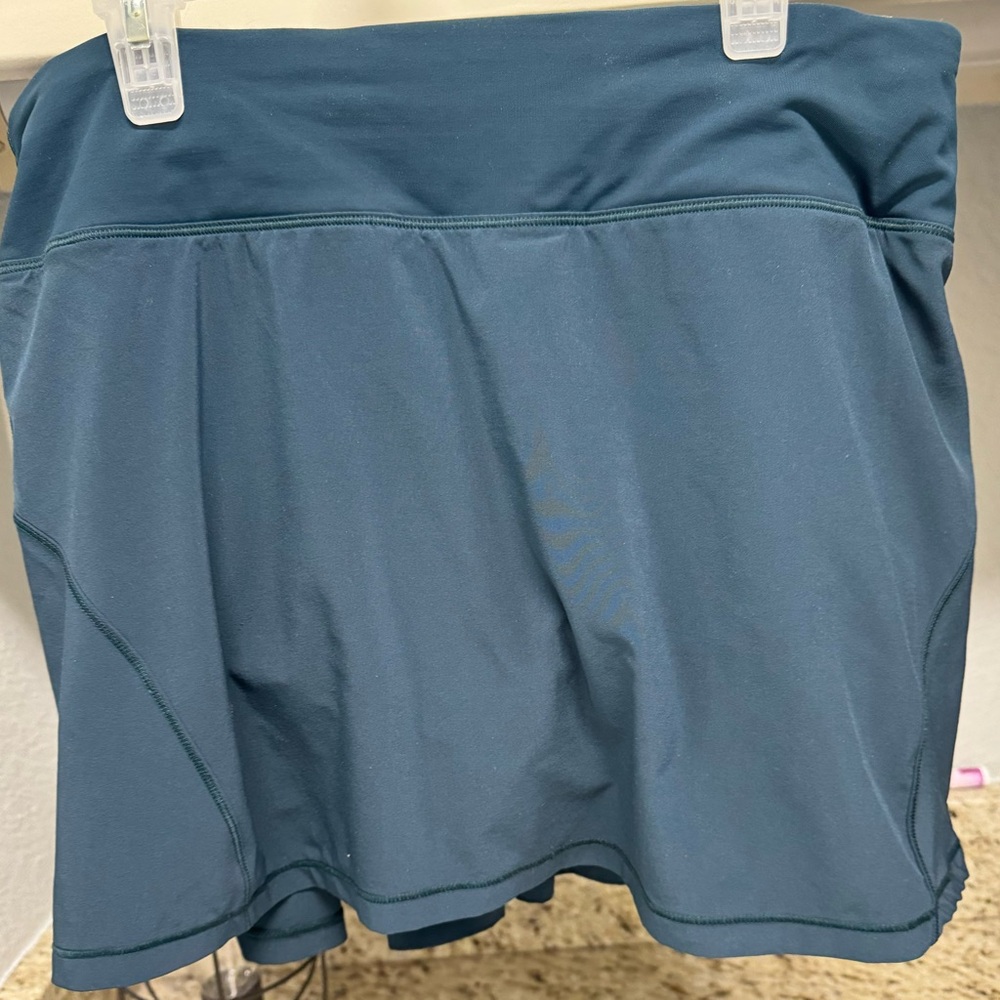 Luluemon skirt pleated back sz 8 iron blue